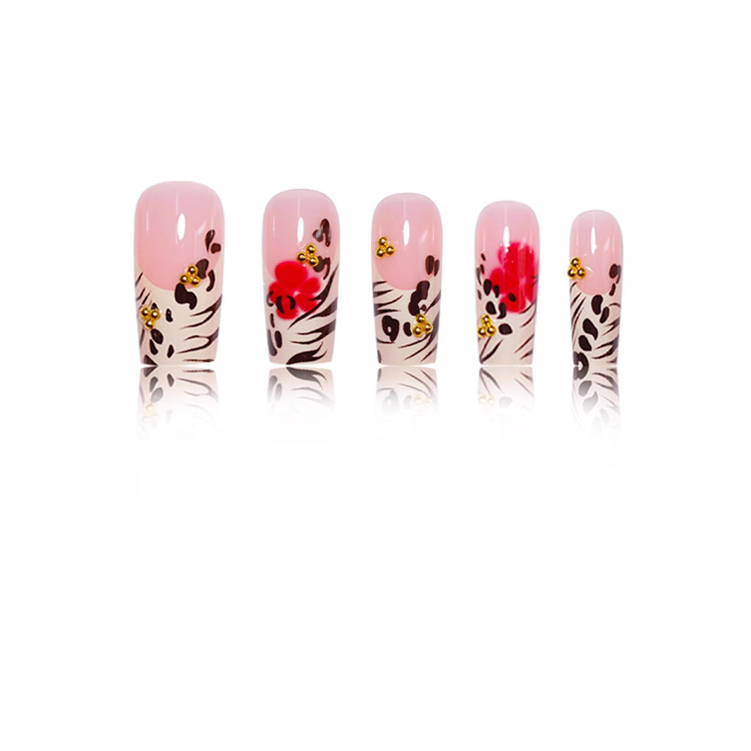 Künstlerische florale Press-On Nagelkunst Brehn
