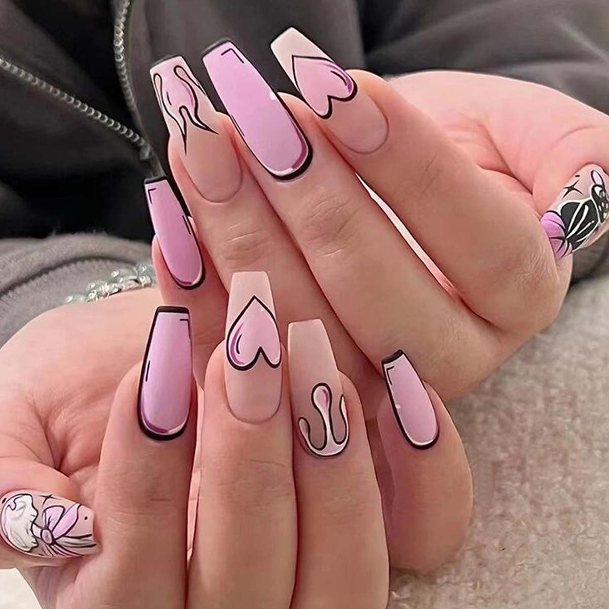 Kunstvolle Nagelverlängerungen im Herzdesign Brehn