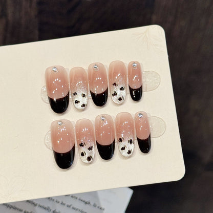 Künstlerische Press-On Nägel mit Panda-Design
