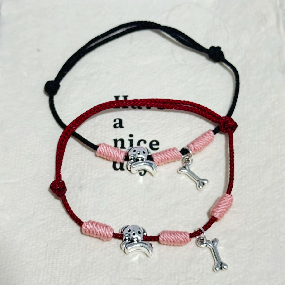 Verstellbares Hundethema Charm-Armband Brehn
