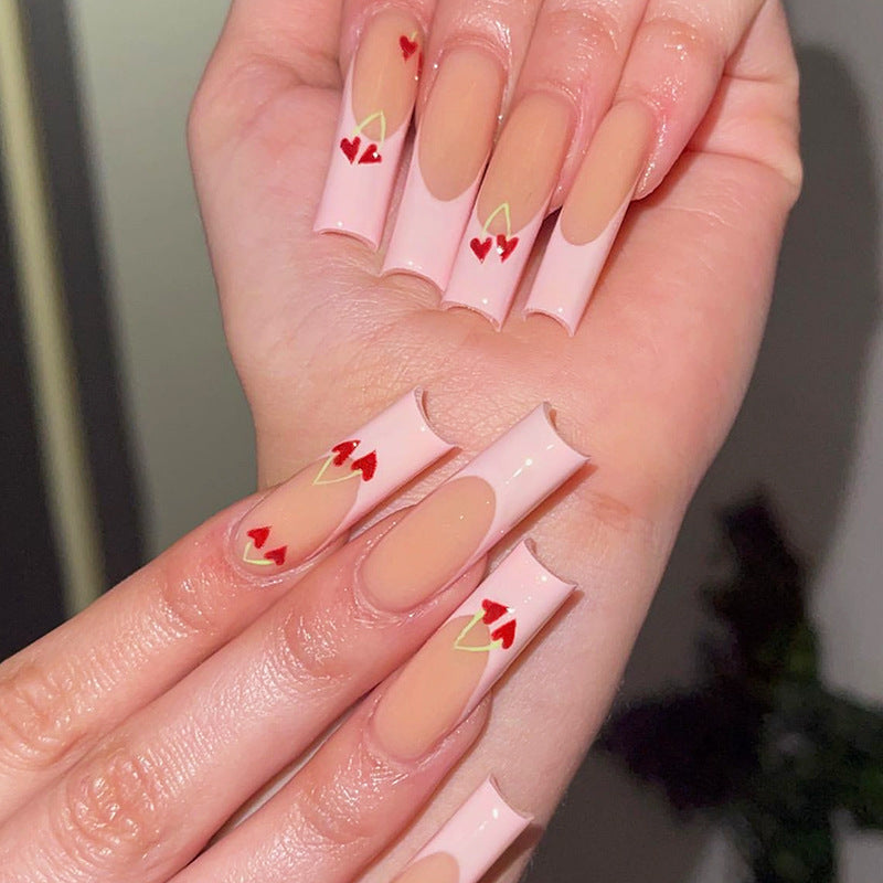 Künstlerisches Press-On-Nagelset mit Herzdruck Brehn