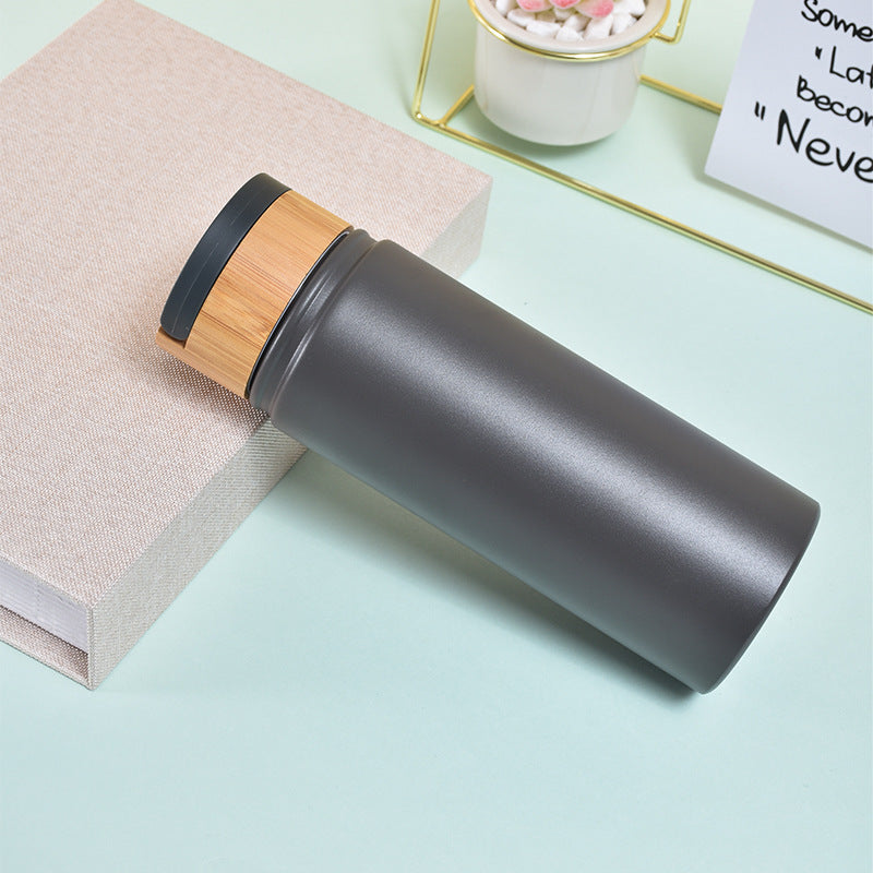 Damen stilvolle und vielseitige Edelstahl Trinkflasche mit Bambusverschluss Brehn