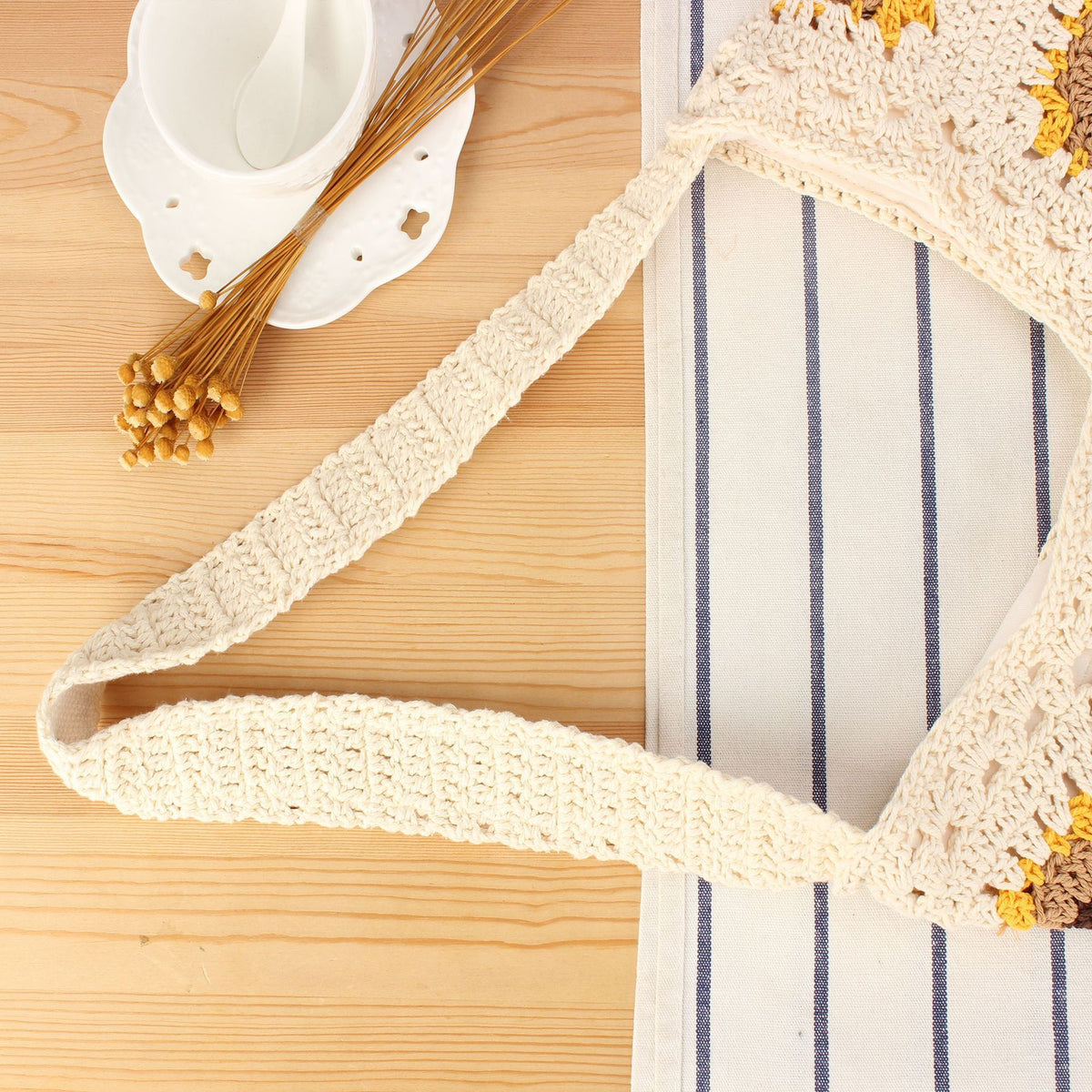 Handgeknüpfte Tragetasche mit Floralen Häkelmotiven Brehn
