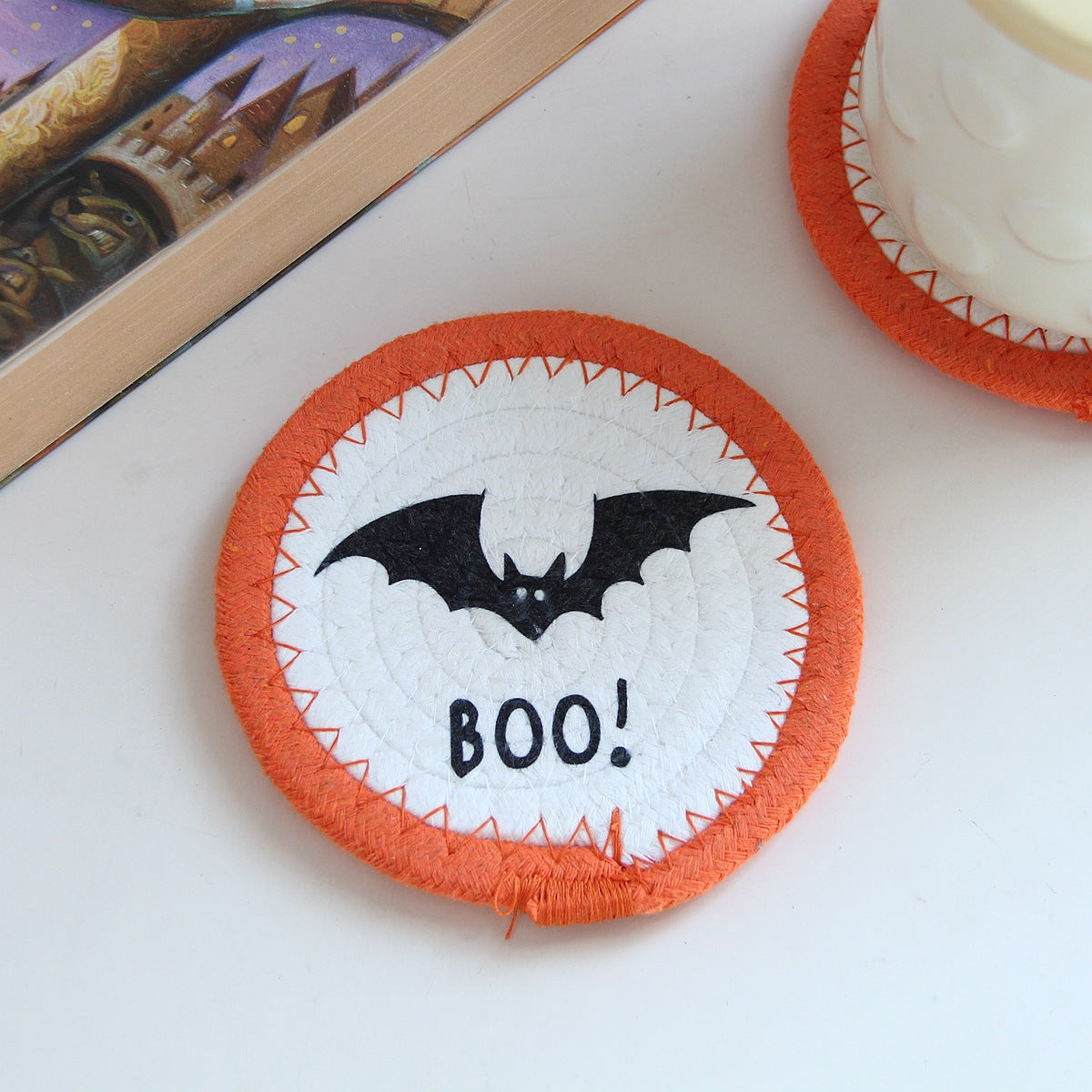 Runde Filz- und Baumwoll-Untersetzer mit gesticktem Halloween-Spukhausmotiv