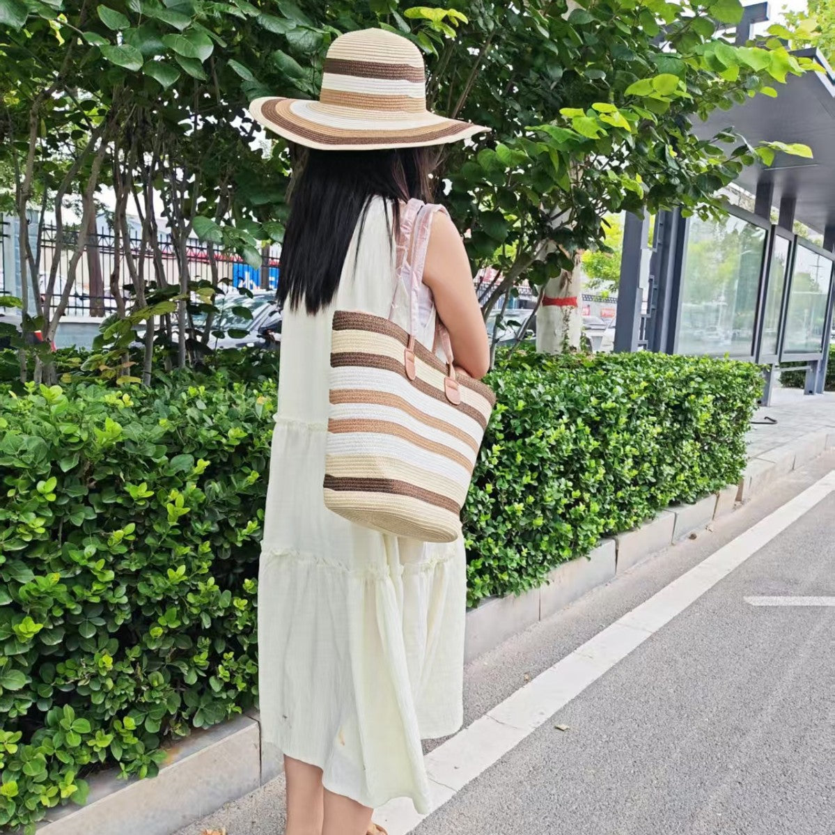 Sommerliche Strandtasche und Sonnenhut Brehn