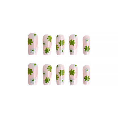 Kunstvolle Nagelspitzen mit Blumenmuster Brehn