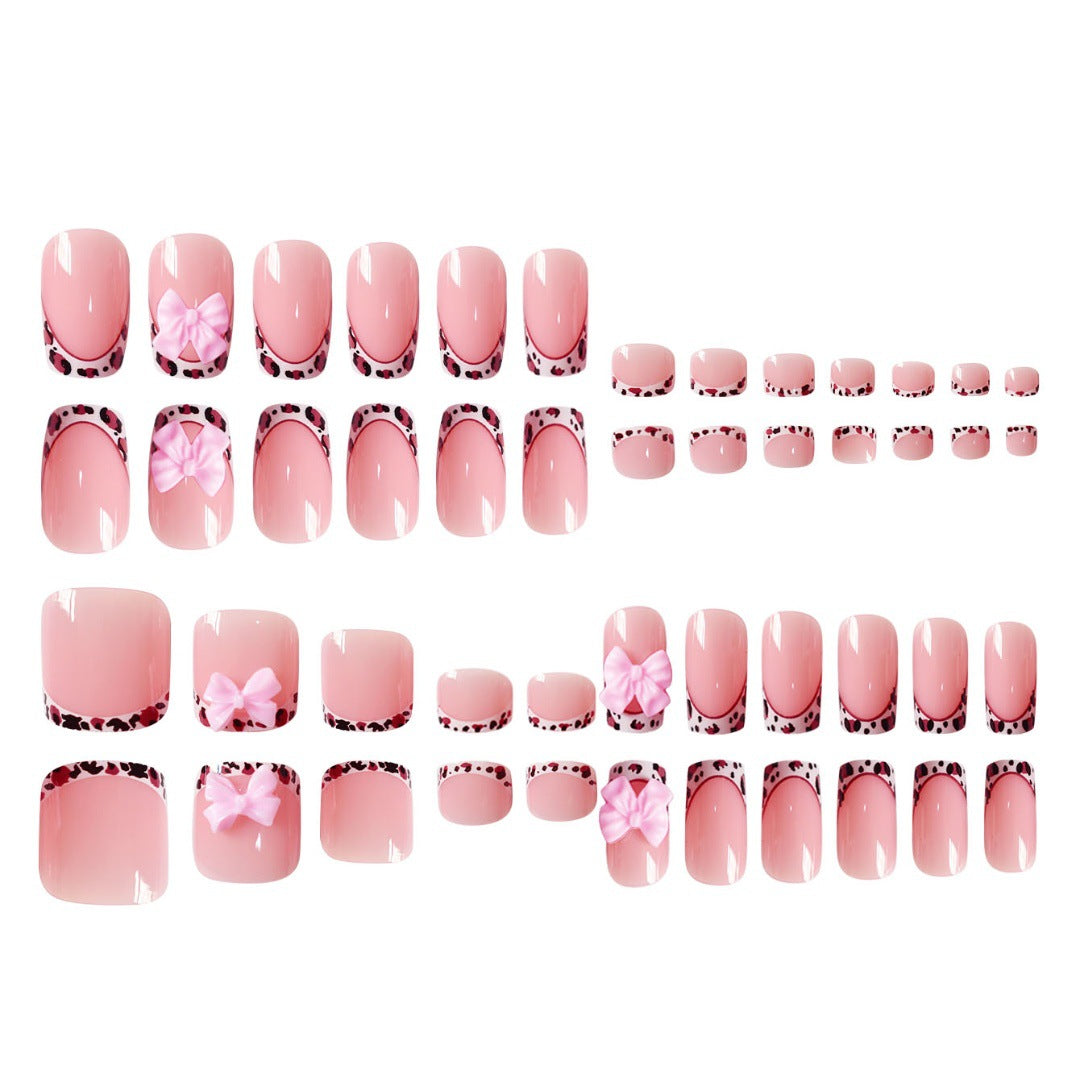Künstlerisches Nagelset mit Schleifenakzenten Brehn