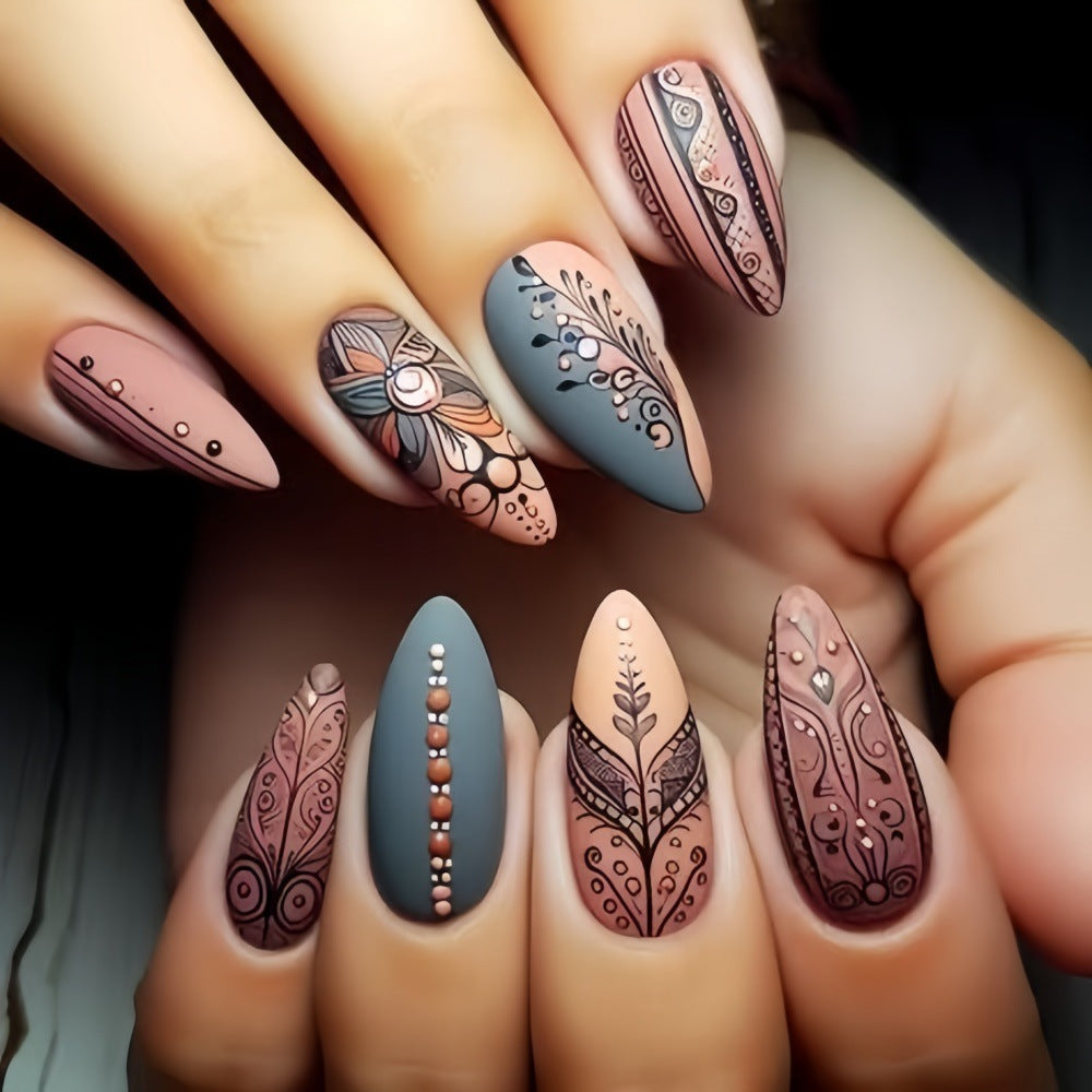 Kreative Kunstnägel Set mit handgezeichneten Mustern Brehn