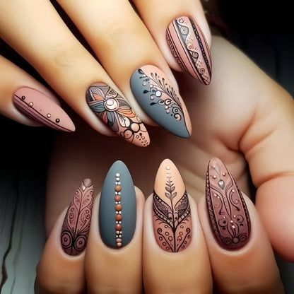 Kreative Kunstnägel Set mit handgezeichneten Mustern Brehn