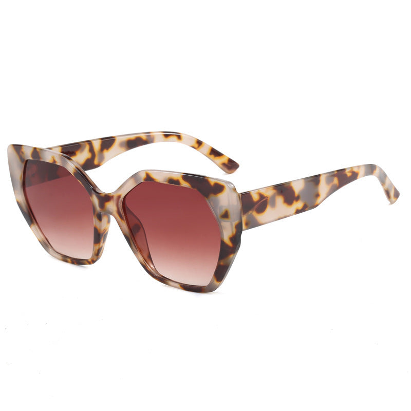 Damen oversized Sonnenbrille mit robustem, facettiertem Rahmen Brehn