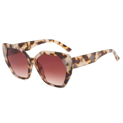 Damen oversized Sonnenbrille mit robustem, facettiertem Rahmen Brehn