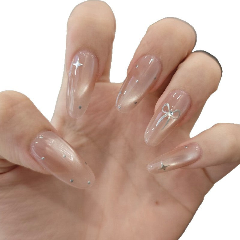 Elegante Stiletto Nageltips mit Schleifenakzenten Brehn