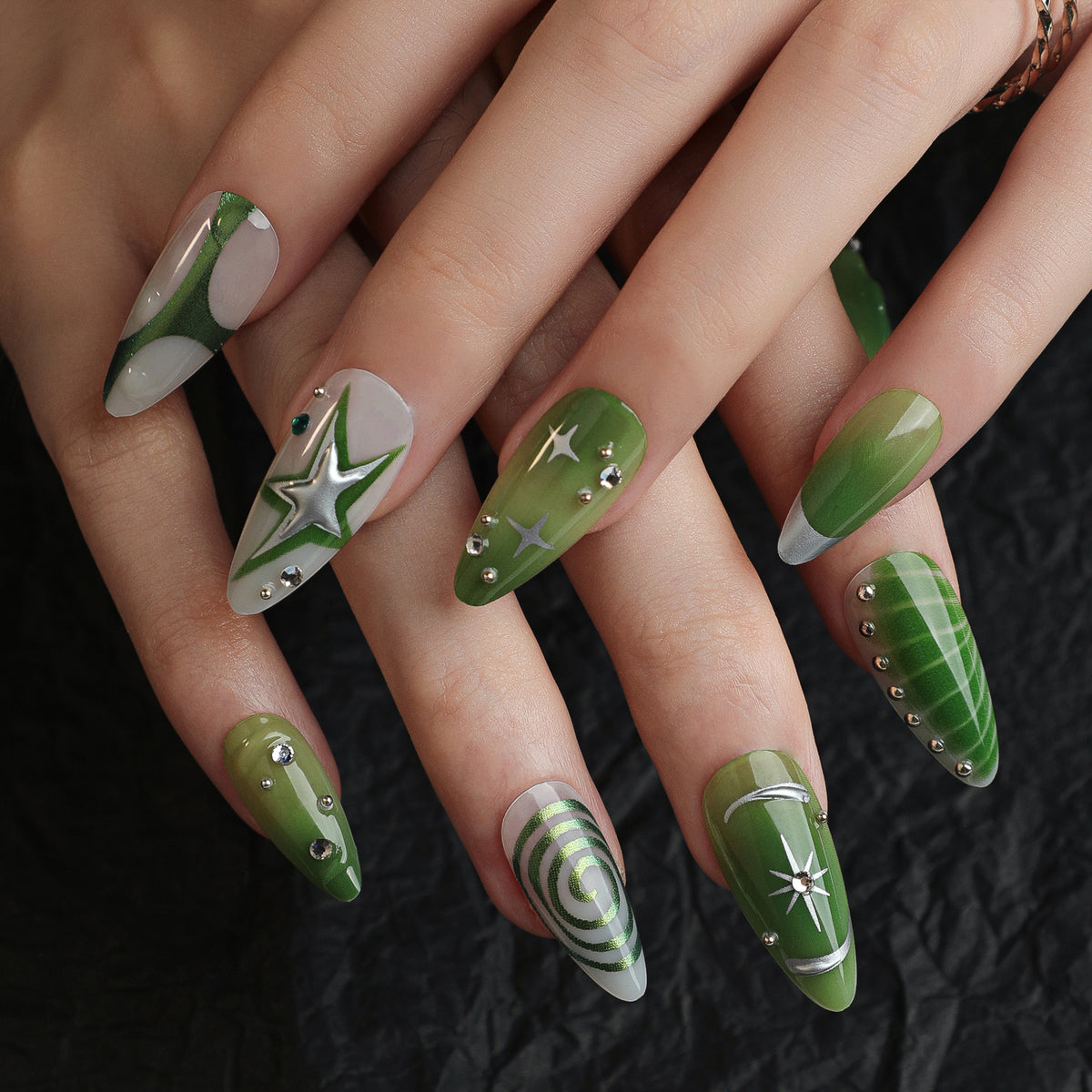 Kunstnägel mit modernen geometrischen Designs Brehn