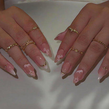 Kunstnagelset mit romantischen Blüten- und Glitzerakzenten Brehn