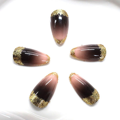 Glitzernde Ombre-Nagelverzierungen Brehn