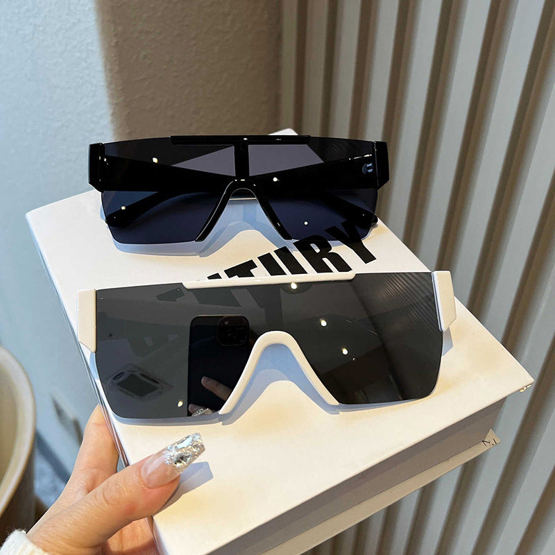 Damen futuristische Sportsonnenbrille mit UV-Schutz und breiter Gläserfläche Brehn