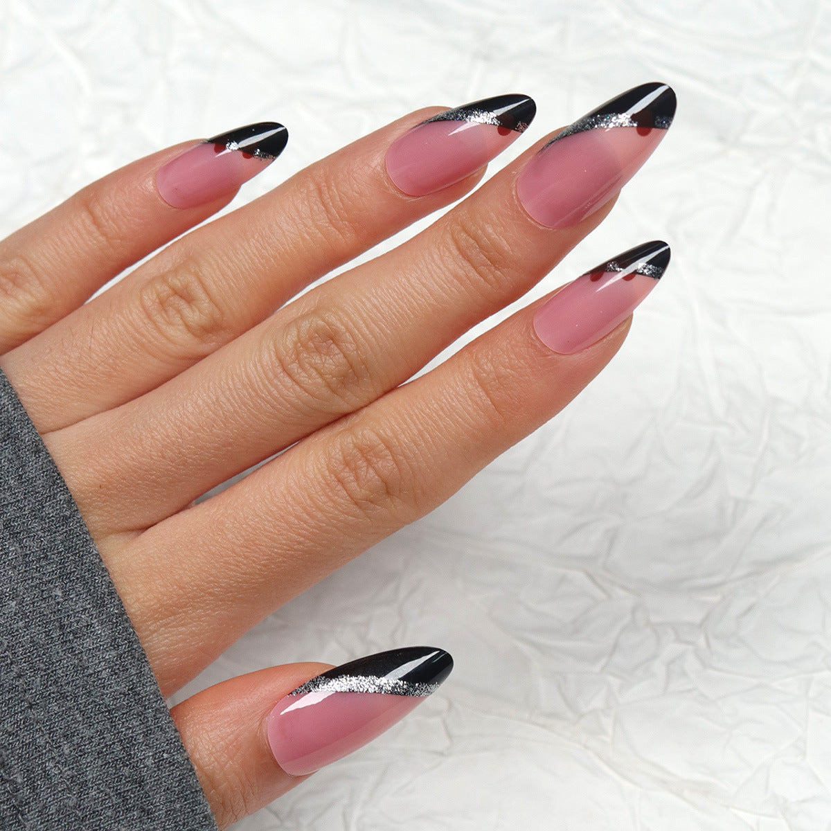 Elegante Stiletto Press-On Nägel mit Glitzer-Akzenten Brehn
