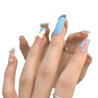 Dekorativer Schleifenakzent Nagelkunst