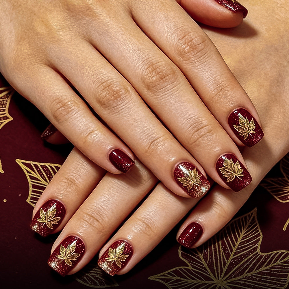 Künstlerisches mit Blättern verziertes Nageldesign Brehn