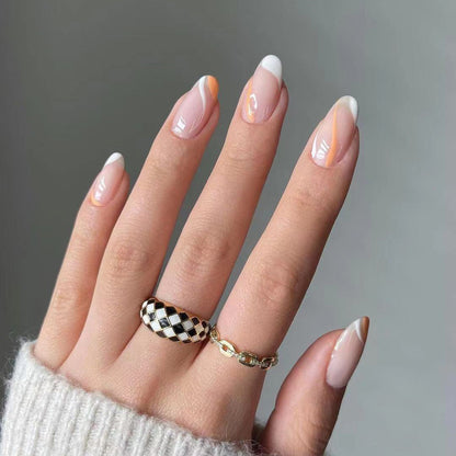 Kunstvolle Nagelkunst mit eleganten French-Tips und kreativen Designs Brehn