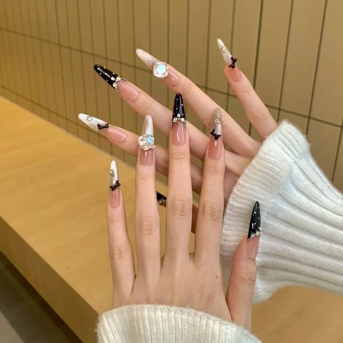 Dekorative Nagelkunst