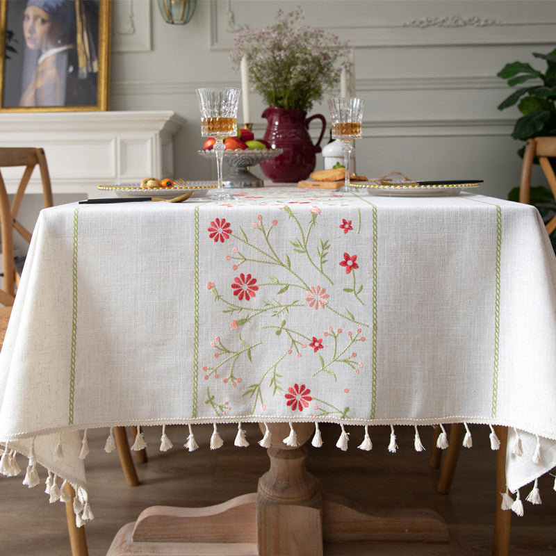 Bestickte Tischdecke