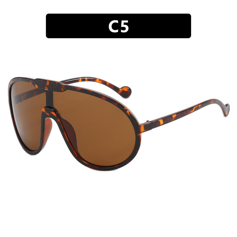 Damen Sportliche Sonnenbrille mit breitem Rahmen und gelben Gläsern Brehn