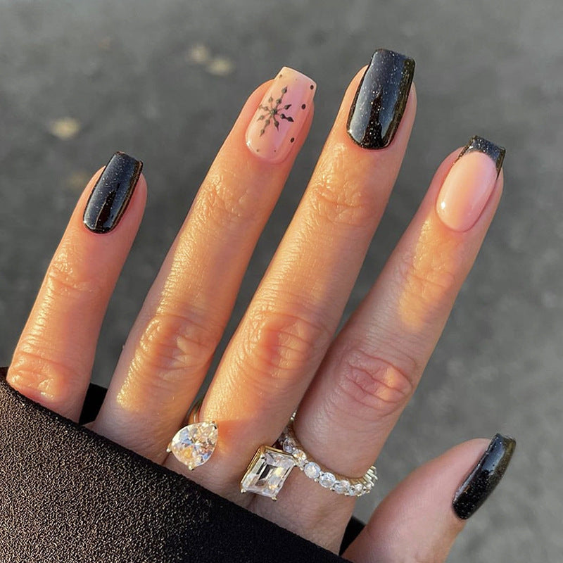 Kunstvoll gestaltetes Press-On Nagelset Brehn
