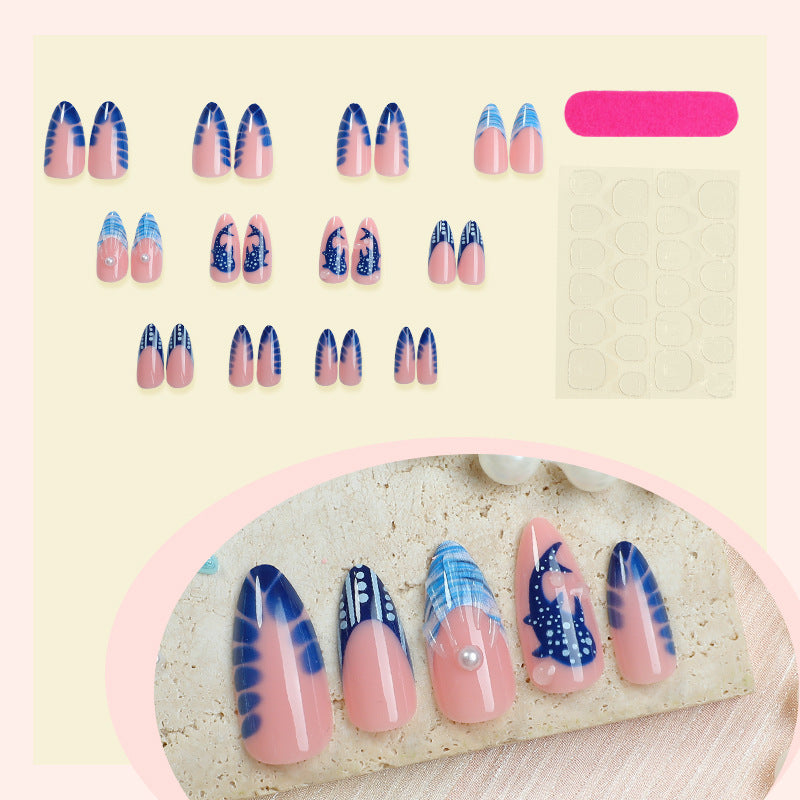 Kunstvolle Nagelspitzen mit maritimen Motiven Brehn