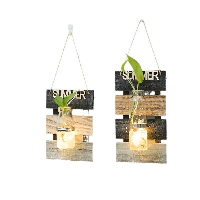 Wanddekoration mit Glaskaraffe-Halter Brehn