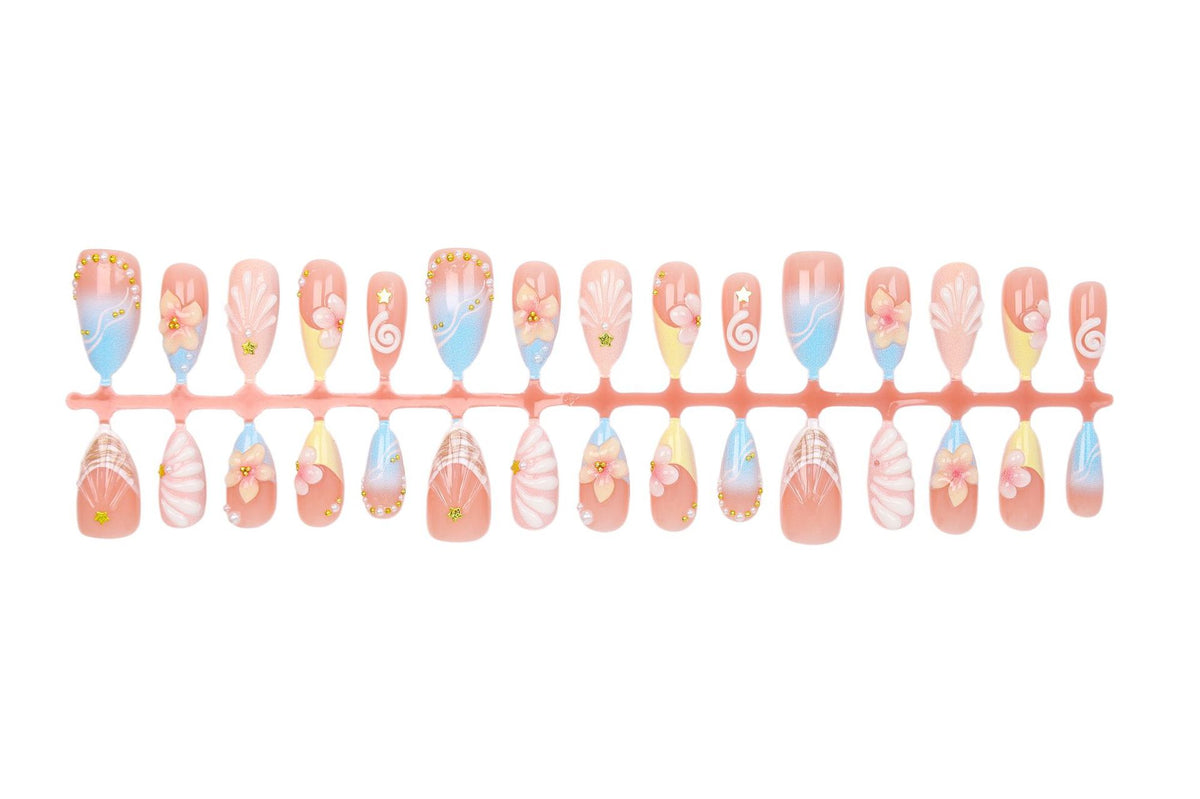 Kunstnagelset mit elegantem Blüten- und Muscheldesign Brehn