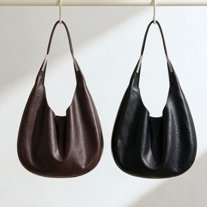 Weiche genarbte schlaffe Hobo-Schultertasche mit Metallbesatz-Griff