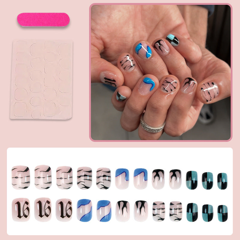 Kunstnagelset mit modernen grafischen Designs und schimmernden Akzenten Brehn