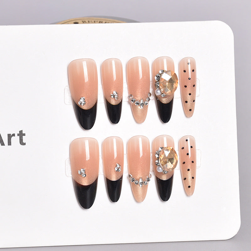 Elegantly gestaltete Press-On Nagelkunst Brehn