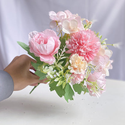 Lebensechter Blumenstrauß