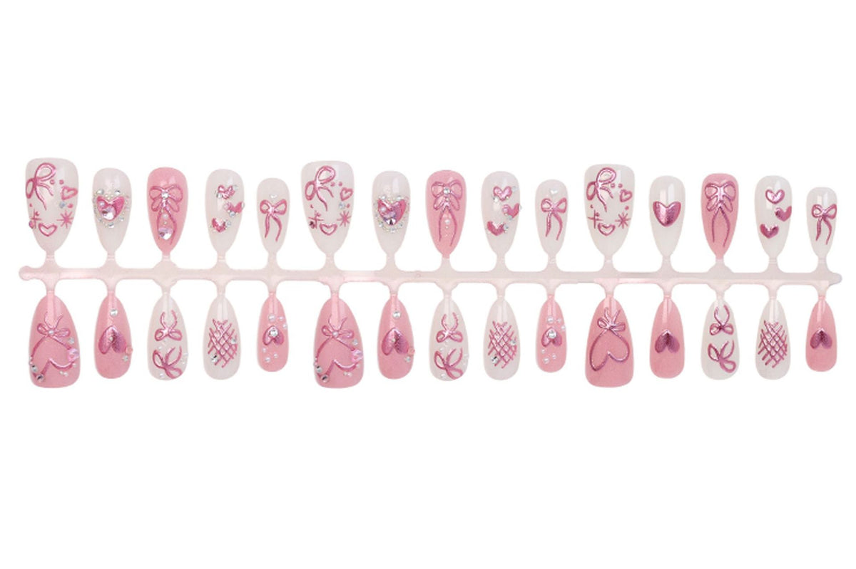 Kunstnagelset mit romantischen Schleifen- und Herzdesigns Brehn