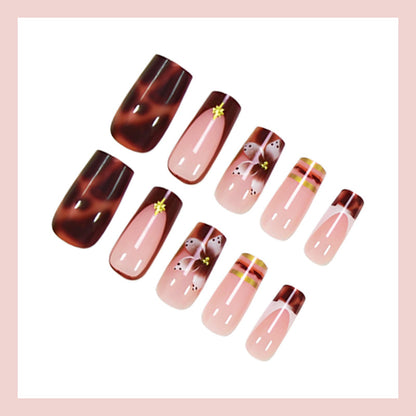 Kunstnagelset mit verschiedenen eleganten Designs Brehn
