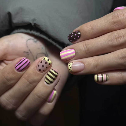 Künstlerisches Gestreiftes und Punktmuster Nagelkunst-Set