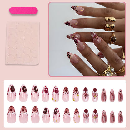 Kunstnagelset mit floralen und modernen Verzierungen Brehn