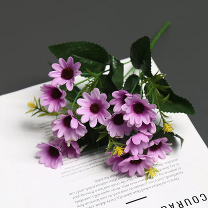 Realistische Blumenanordnung