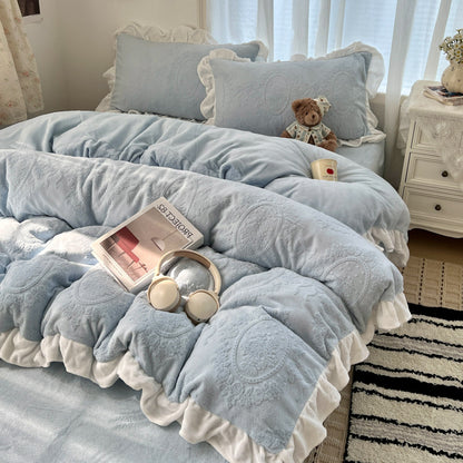 Plüschgeprägtes Velvet-Feeling Rüschende Bettwäsche-Set mit Rüschkissenbezügen