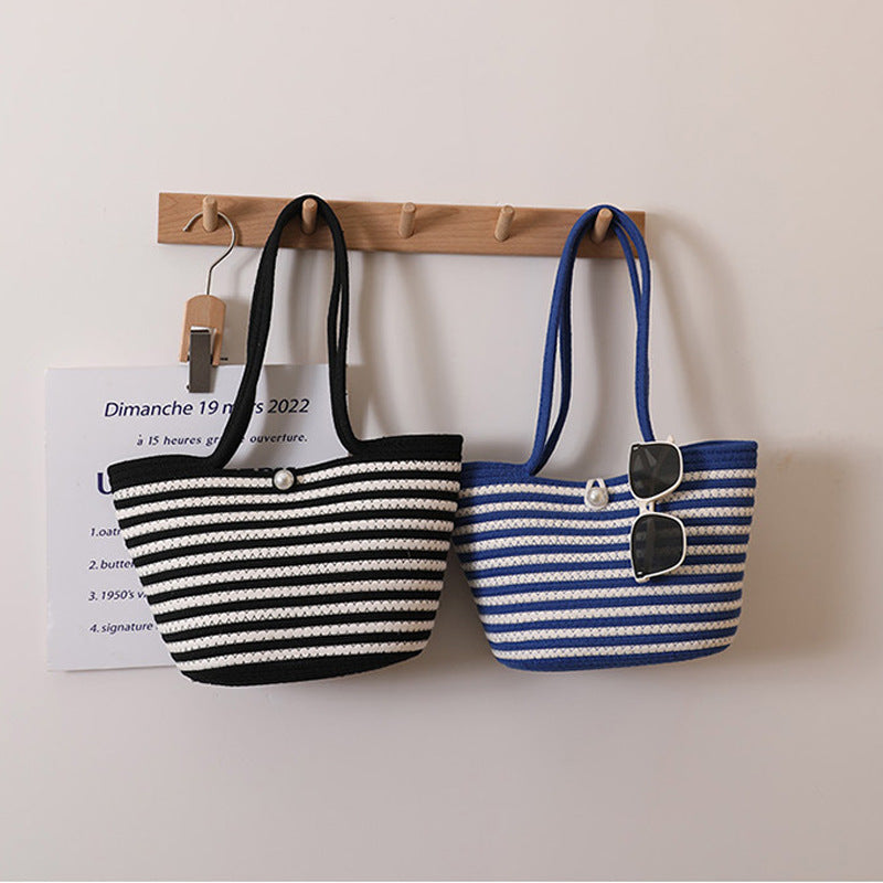 Trendige Basttasche mit Stilvollem Streifenmuster Brehn
