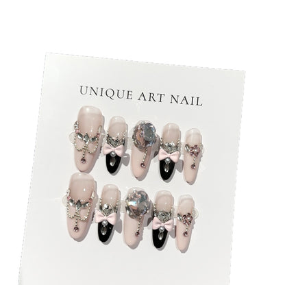 Luxuriöse dekorative Press-On-Nagelkollektion
