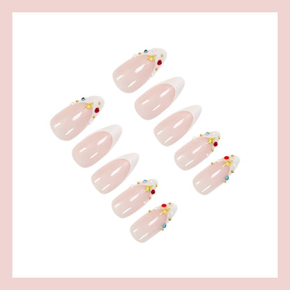 Kunstnagelset mit glamourösen Verzierungen und eleganten Akzenten Brehn