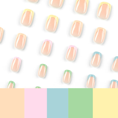 Kunstvolle Nagelverzierung mit zartem Gradient und eleganten Spitzen Brehn