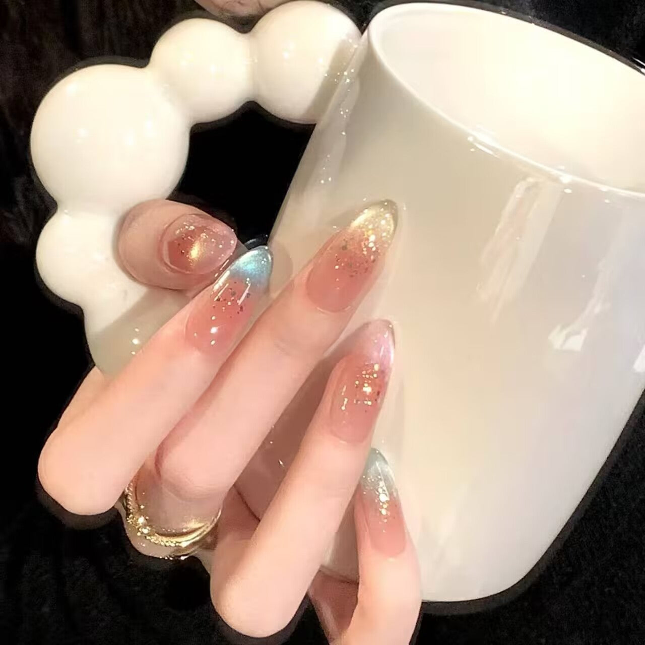 Glitzernde Ombre-Nagelerweiterungen Brehn