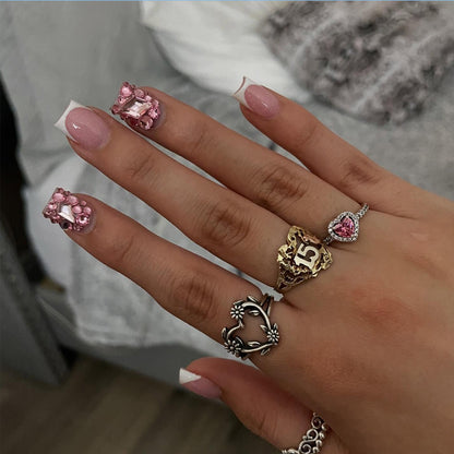 Kunstnagelset mit glamourösen Strassverzierungen Brehn