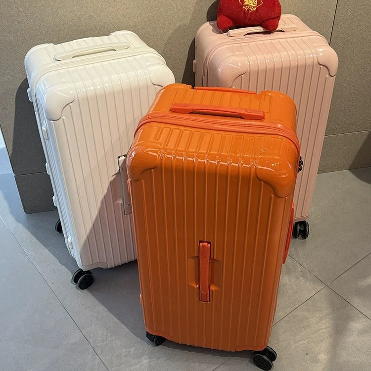 Smart Charging Rolling Suitcase Brehn