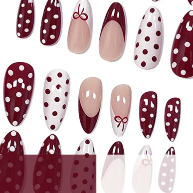 Elegantes Mandeln Cupcake Nageldesign Brehn