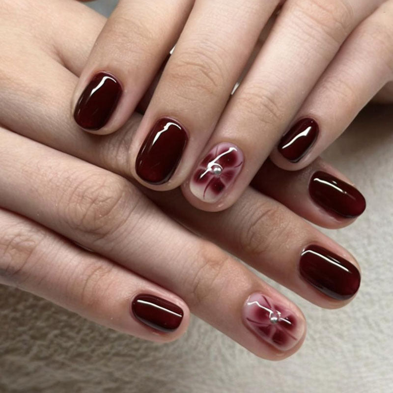 Kunstnagelset mit eleganten Blumendekoren Brehn